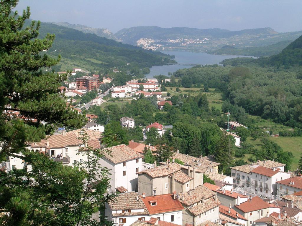 Hotel Il Vecchio Pescatore Villetta Barrea Exterior photo