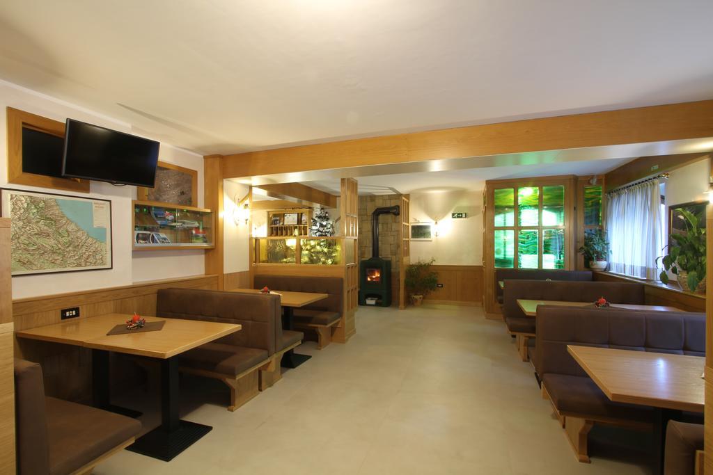 Hotel Il Vecchio Pescatore Villetta Barrea Exterior photo